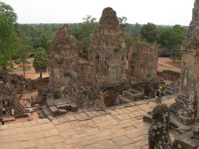 eastmebon3.jpg