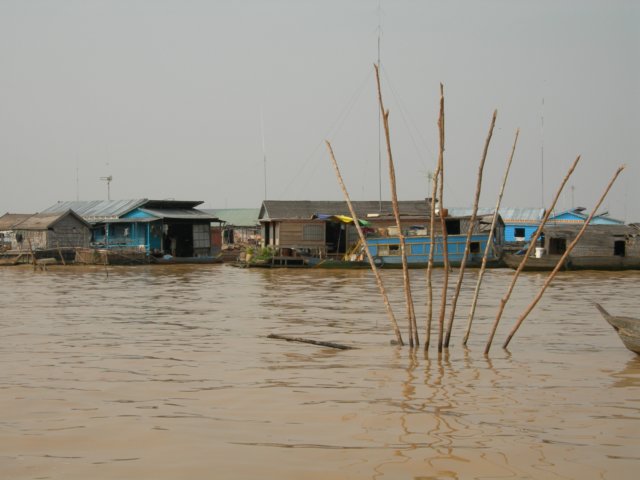 floatinghousesontonlsap.jpg