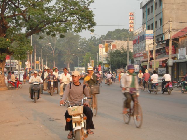 morningtrafficatsiemreap.jpg