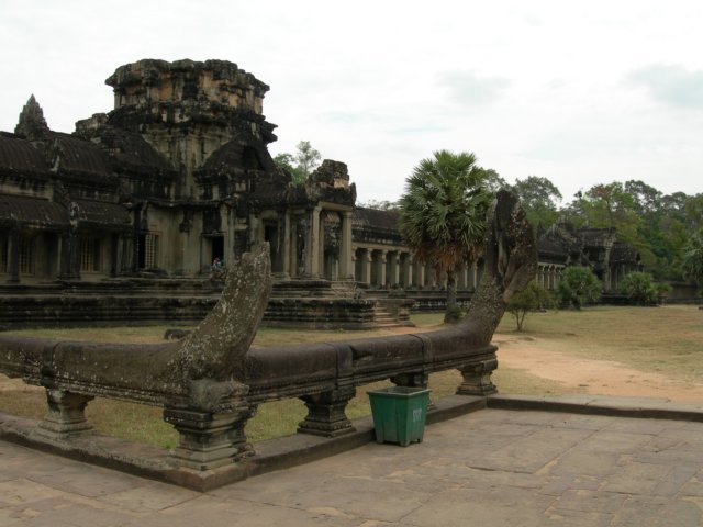 outsidewallofangkorwat.jpg