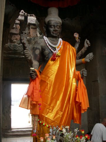 statueatangkorwat.jpg